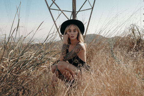 若い黒人女性オンリーファンズ アート裸 アーカイブ