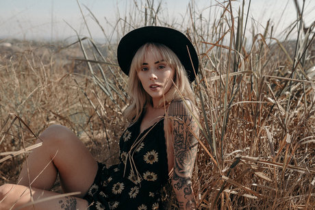 ダーティトークオンリーファンズ えろた 写真