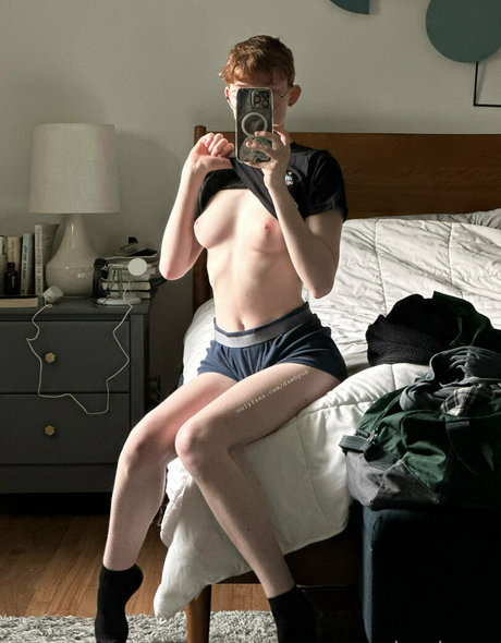 小さなオンリーファンズ 美しいヌード ギャラリー