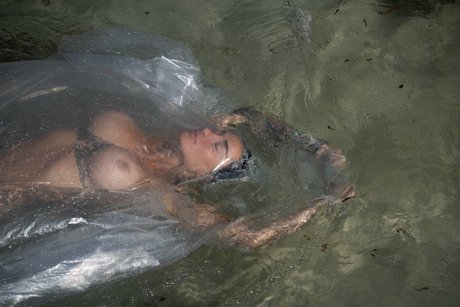 痩せたアジア人ティーン OnlyFans 無料セックス 画像