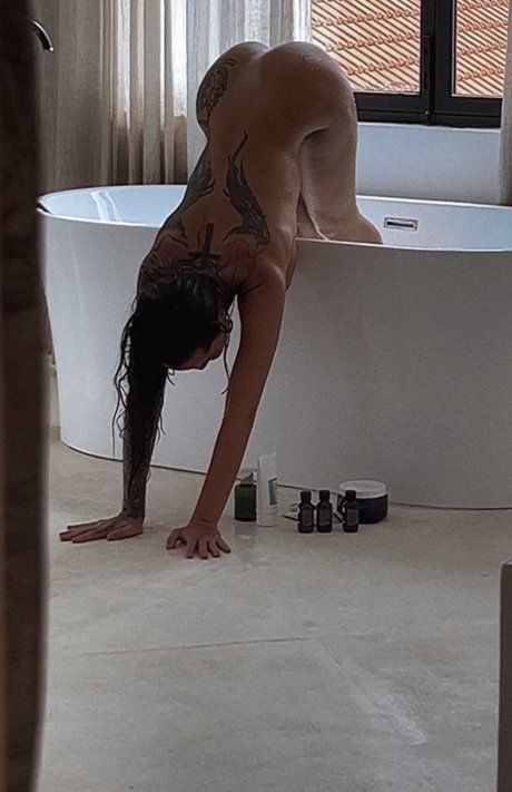 ヌード 屋外 OnlyFans ポルノ 写真