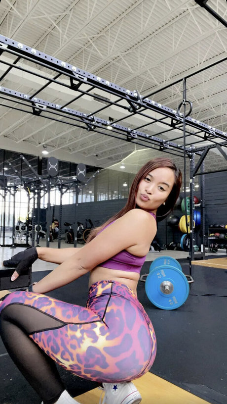 Regina Unite ヌードのポルノスター ギャラリー