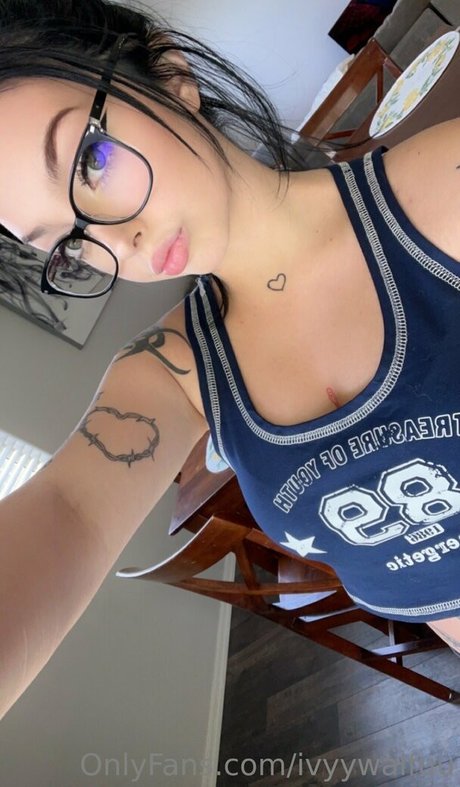 厚い黒檀オンリーファンズ セクシー裸 写真