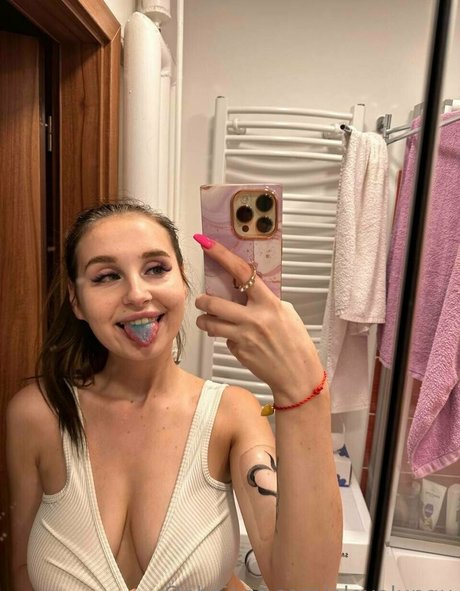 ブロンドビキニOnlyFans エロ 写真