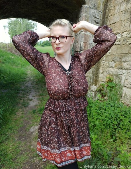 18歳のオンリーファンズ 美しいxxx 画像