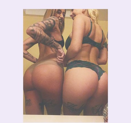 女性の筋肉オンリーファンズ ホットセックス 写真