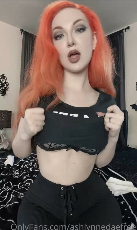 ブルネットのPOV OnlyFans 可愛い 画像