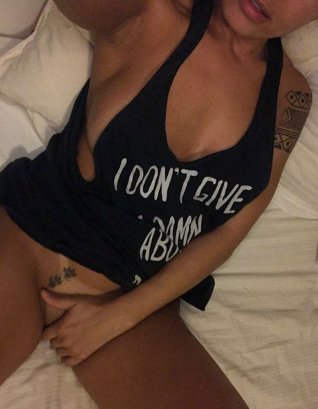 チンポをしゃぶるOnlyFans 美しいヌード 画像