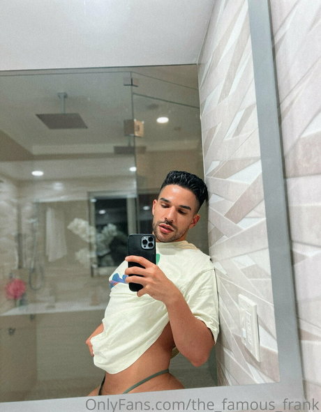 かわいいティーンのオンリーファンズ セクシーヌード 画像