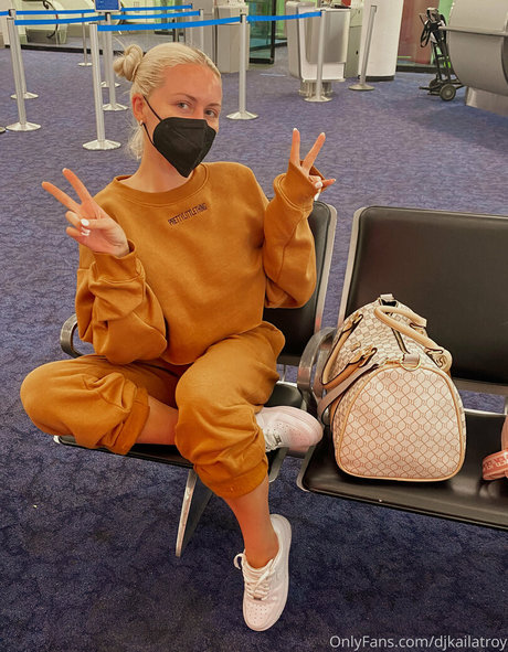 Djkailatroy ヌードのポルノスター 写真