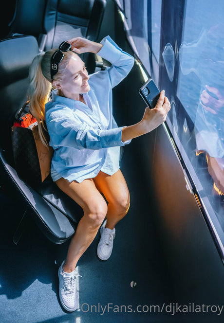 Djkailatroy アダルト女優 写真