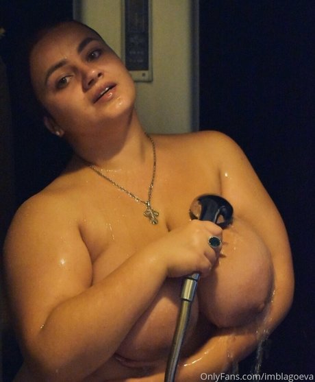 ポーグエボニーオンリーファンズ ホット裸 写真