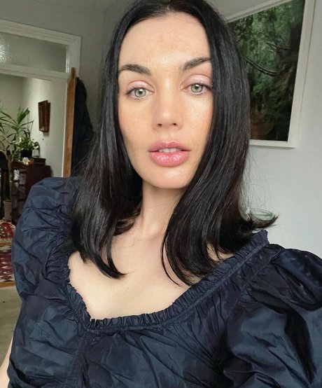 Poppy Corby Tuech スター 画像