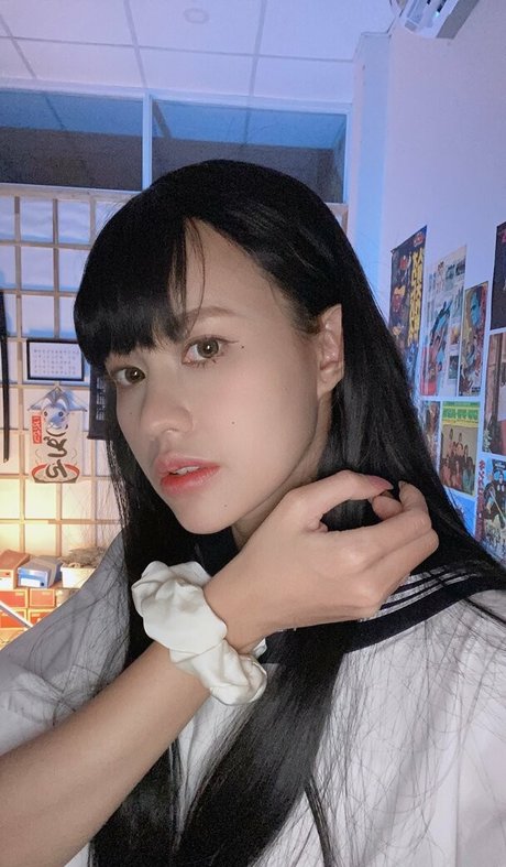 曲線美の女の子オンリーファンズ アートxxx 写真