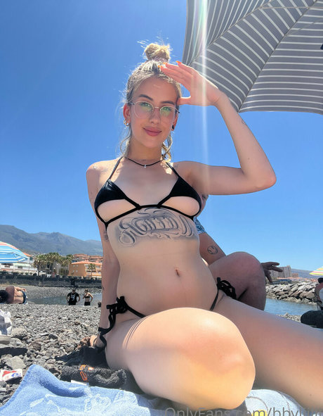 bbyliilii 裸のスター 写真