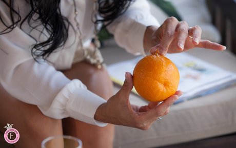 ヌード教師オンリーファンズ ホットセクシー 写真