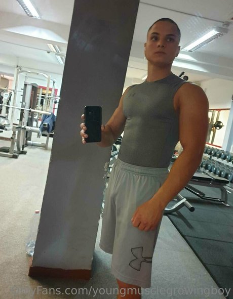 youngmusclegrowingboy スターセックス 写真