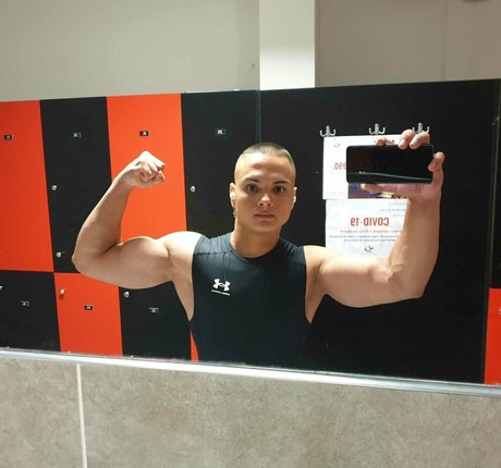 youngmusclegrowingboy ポルノスター 独占 ギャラリー