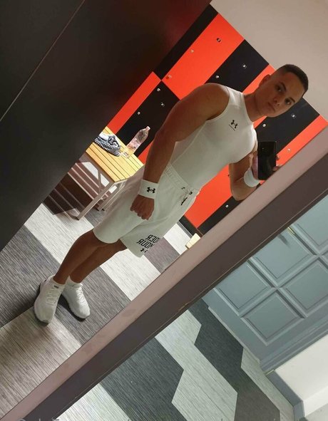 youngmusclegrowingboy 完璧な女優 写真