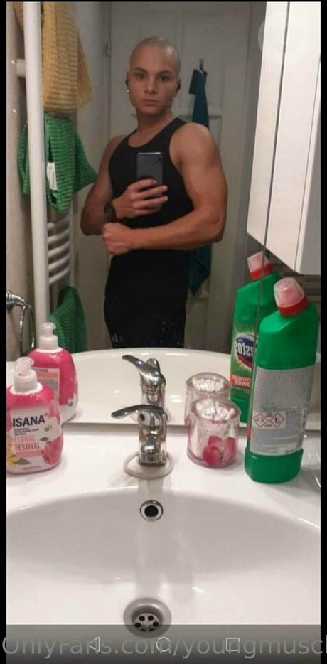 youngmusclegrowingboy ポルノスター xxx 写真