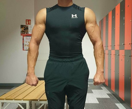 youngmusclegrowingboy 美しいスター 写真