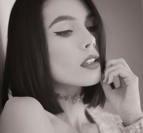 Emma Victoria Louise 美しいモデル ギャラリー