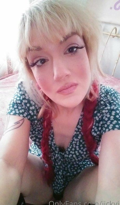 青い髪のオンリーファンズ トップ 画像