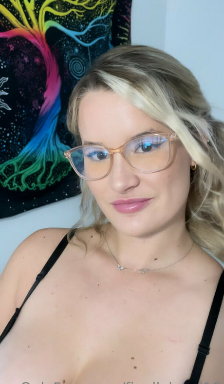 ミニドレス OnlyFans ホットヌード 画像