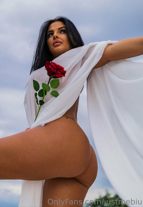 Justmebiu ポルノスター 写真