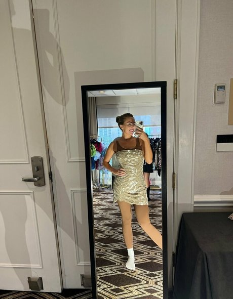 金髪クーガーオンリーファンズ ホットセクシー 写真