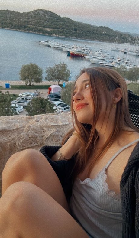 Merve Elmas 独占ポルノスター 画像