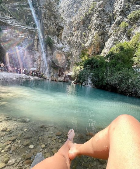 ヌード教師オンリーファンズ トップ 画像