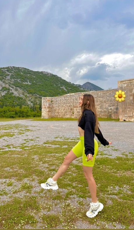 Merve Elmas スター ヌード ギャラリー