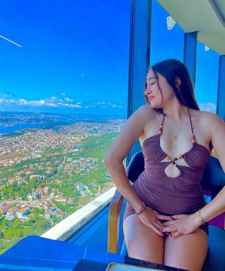 Merve Elmas ホットなスター 写真