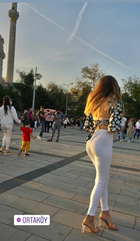 Merve Elmas 高品質女優 画像