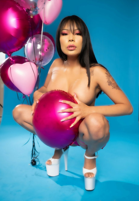 巨乳で曲線美のOnlyFans 無料 画像