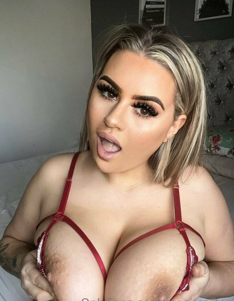 赤毛ティーンオンリーファンズ ホットヌード アーカイブ