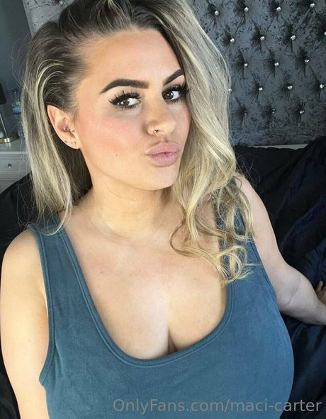 ハロウィン オンリーファン セクシー裸 写真