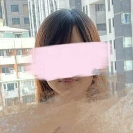 lonely toys free 裸のスター 写真