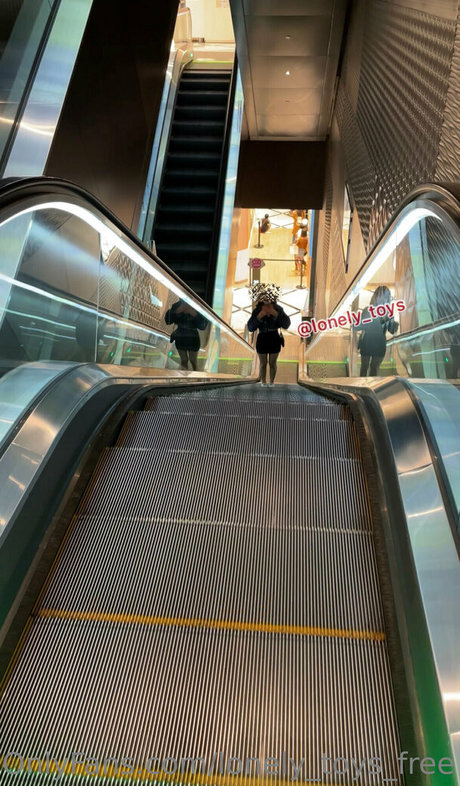 lonely toys free アートモデル 画像