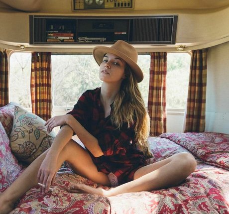 Alexis Knapp かわいいモデル ギャラリー