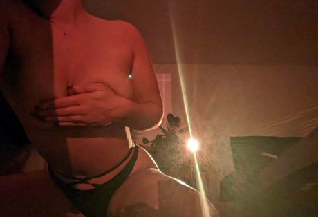 meganscottxo アートモデル 写真