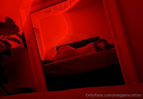 meganscottxo xxxモデル 写真