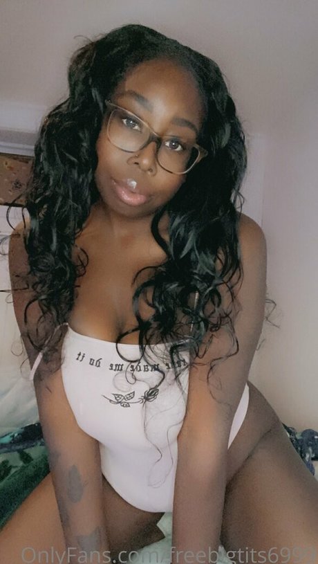 freebigtits6999 スター 裸 写真