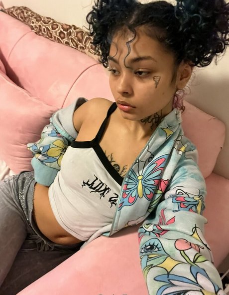 巨乳の熟女オンリーファンズ セクシーヌード 画像