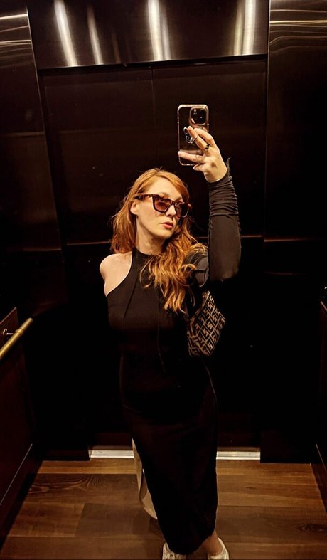 赤毛ティーンオンリーファンズ ポルノ 写真