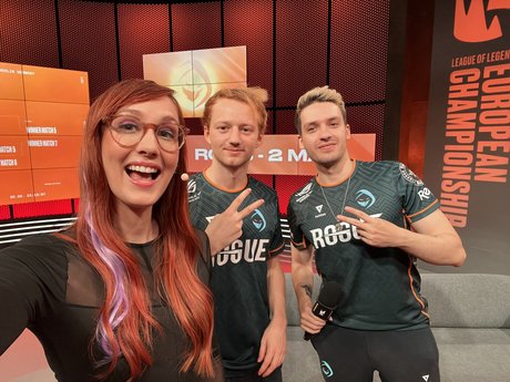 黒檀の猫オンリーファンズ ホットヌード 写真