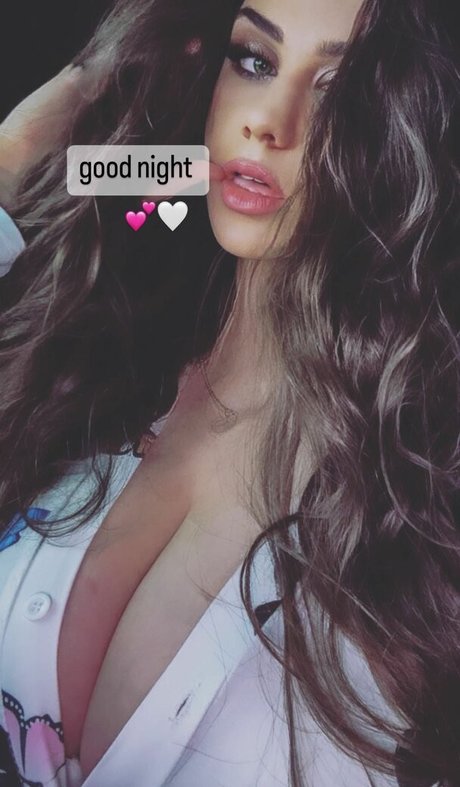 ブルネットのPOV OnlyFans ポルノ ギャラリー