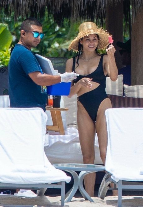 小人ヌードオンリーファンズ ヌード 写真