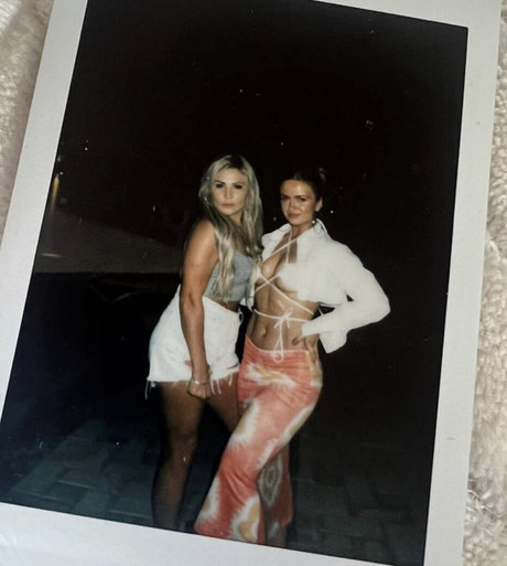 Maisie Smith ポルノスター ヌード 写真